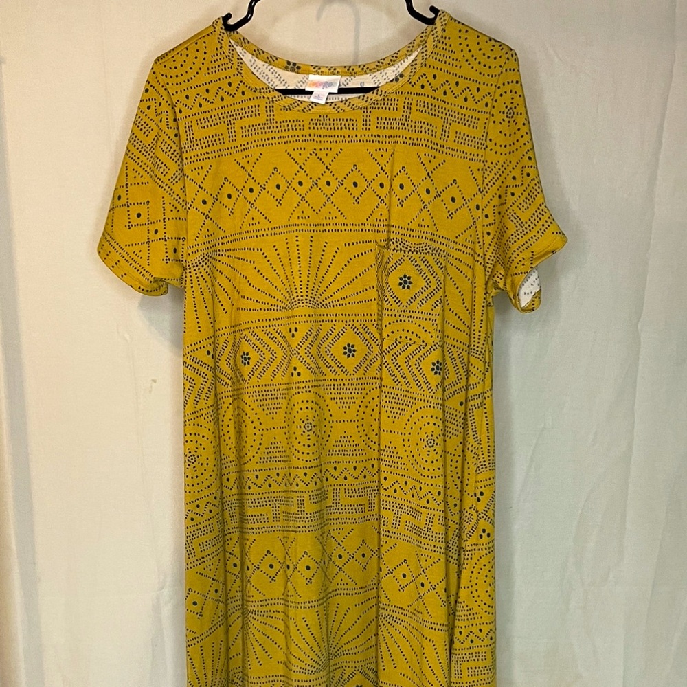 EUC Lularoe Carly gold print L